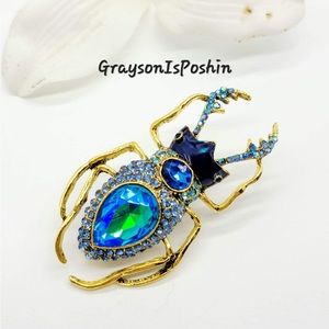 Stunning blue crystal brooch bug insect gold sparkly new beetle realistic